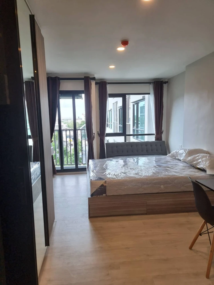 For rent: The Origin Sukhumvit 105, beautiful pool view, airy, spacious, walk-in closet, fully furnished, just bring your bags and move in.
