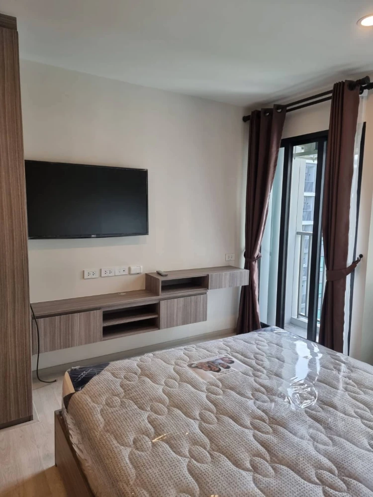 For rent: The Origin Sukhumvit 105, beautiful pool view, airy, spacious, walk-in closet, fully furnished, just bring your bags and move in.