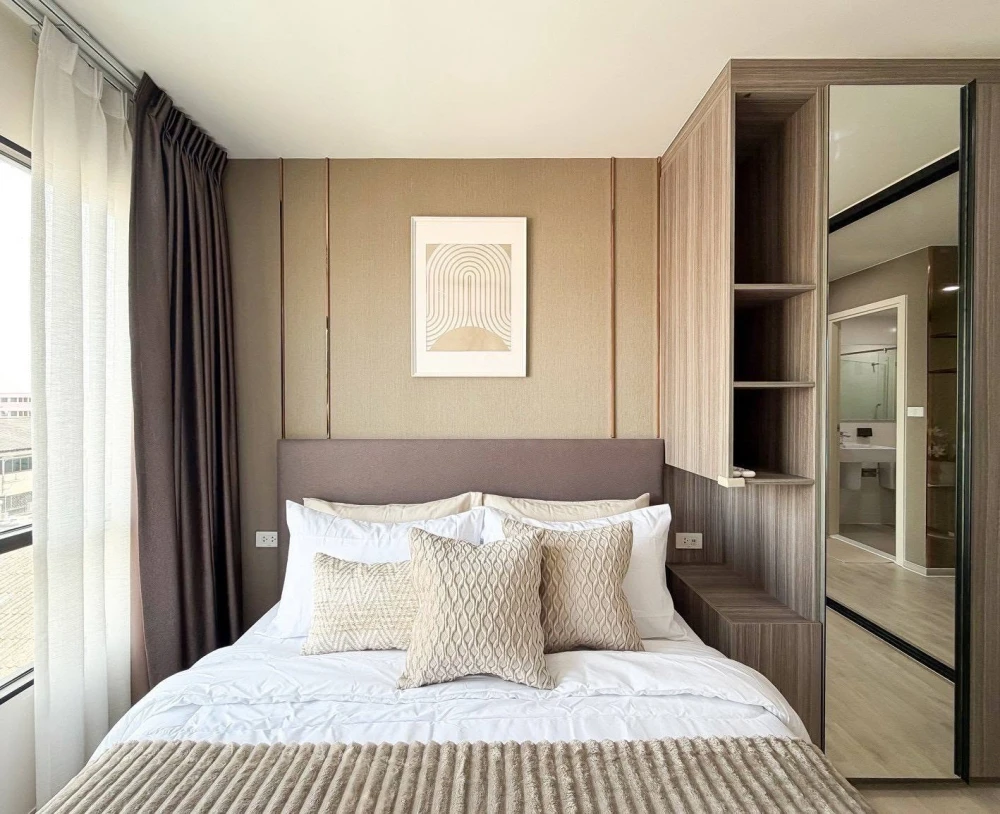 For rent: THE ORIGIN Sukhumvit 105. Beautifully decorated minimalist unit with high-quality built-in furniture. Book now!