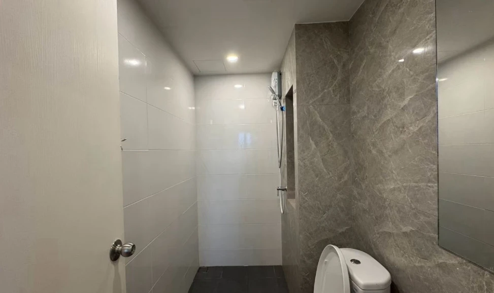 For rent THE ORIGIN Sukhumvit Sailuat E22 Station, 15th floor, fully furnished room, ready to move in, reserve now.