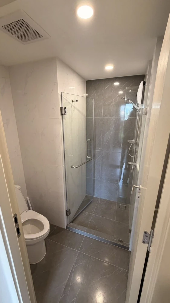 Studio apartment for rent at THE ORIGIN Sukhumvit Sailuat E22 Station, 3rd floor (not high floor). Special price available now!