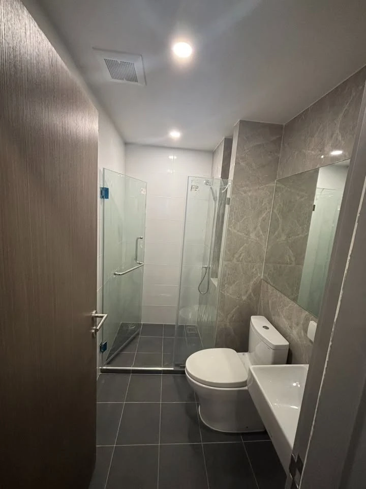 For rent: The Origin Lat Phrao-Bang Kapi, 17th floor, open view, no buildings blocking, fully furnished and equipped, ready to move in.