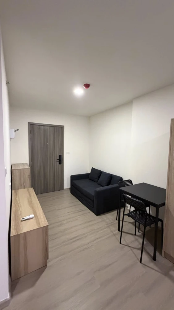 For rent: The Origin Sukhumvit - Phraeksa. Nice room on the 10th floor with city views, quiet and ready to move in.