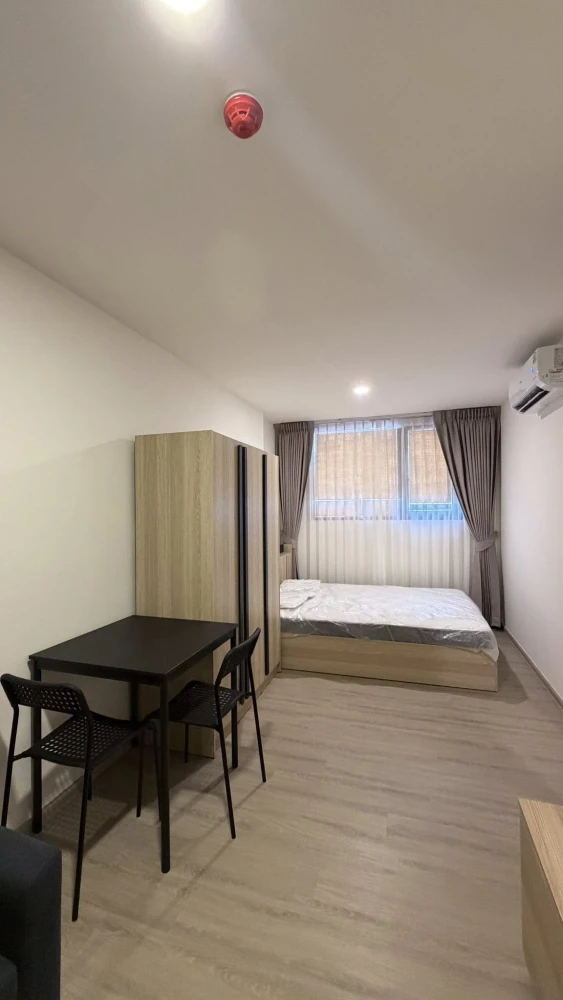 For rent: The Origin Sukhumvit - Phraeksa. Nice room on the 10th floor with city views, quiet and ready to move in.