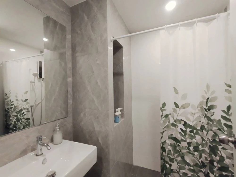 For rent: The Origin Sukhumvit-Sai Luat E22 Station condo with Chao Phraya River view, numerous facilities, and fully furnished with appliances.
