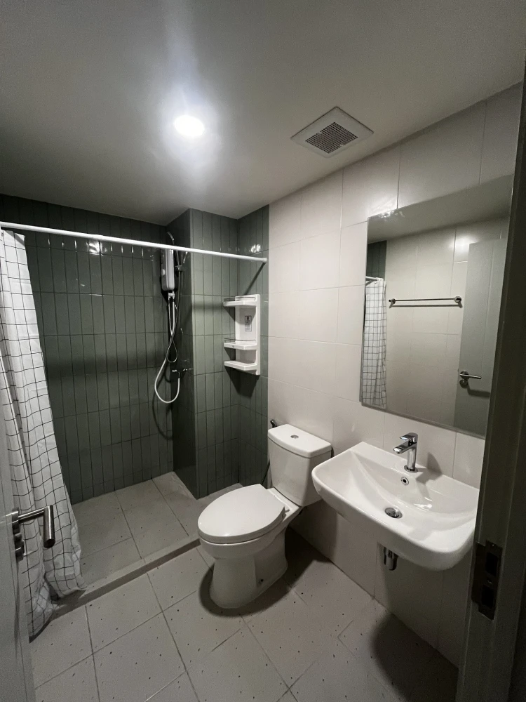 For rent: The Origin Sukhumvit-Praksa. A lovely unit on the 10th floor with a beautiful pool view. Ready to move in. Don't miss out!