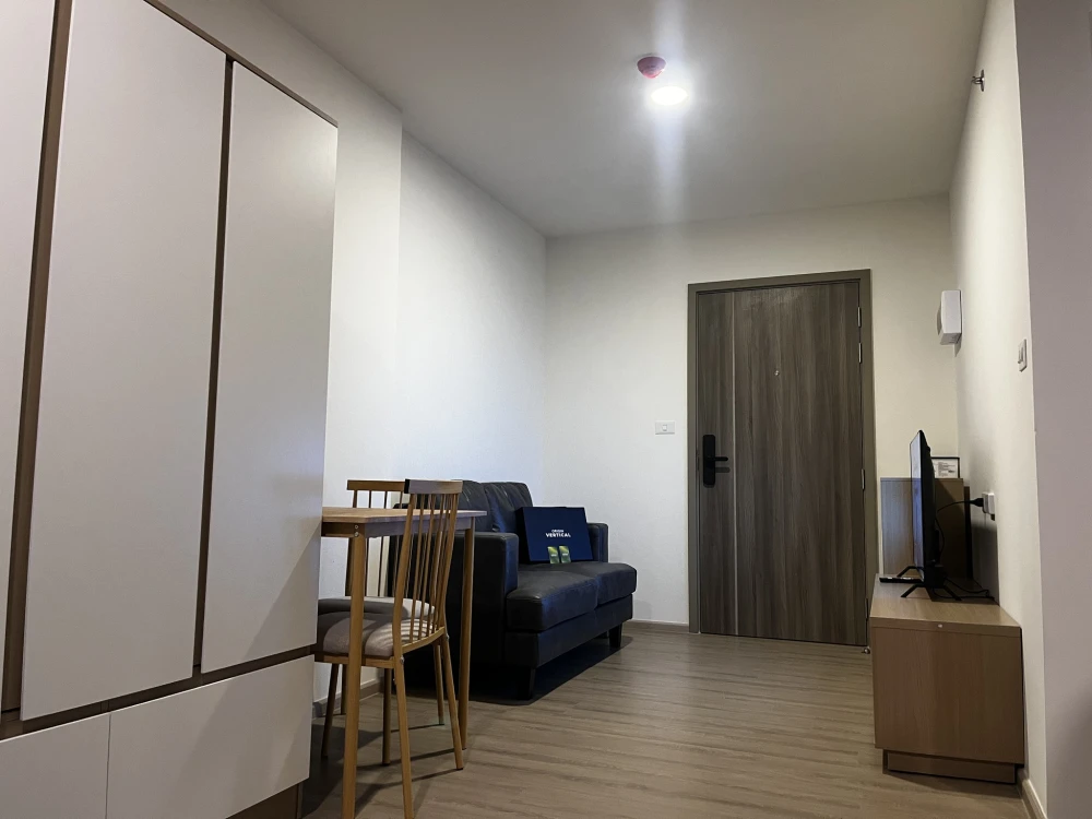 For rent: The Origin Sukhumvit-Praksa. A lovely unit on the 10th floor with a beautiful pool view. Ready to move in. Don't miss out!