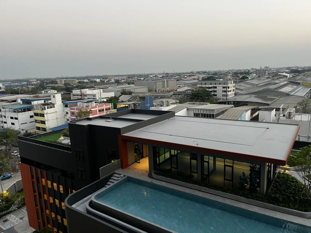 For rent: The Origin Sukhumvit-Praksa. A lovely unit on the 10th floor with a beautiful pool view. Ready to move in. Don't miss out!