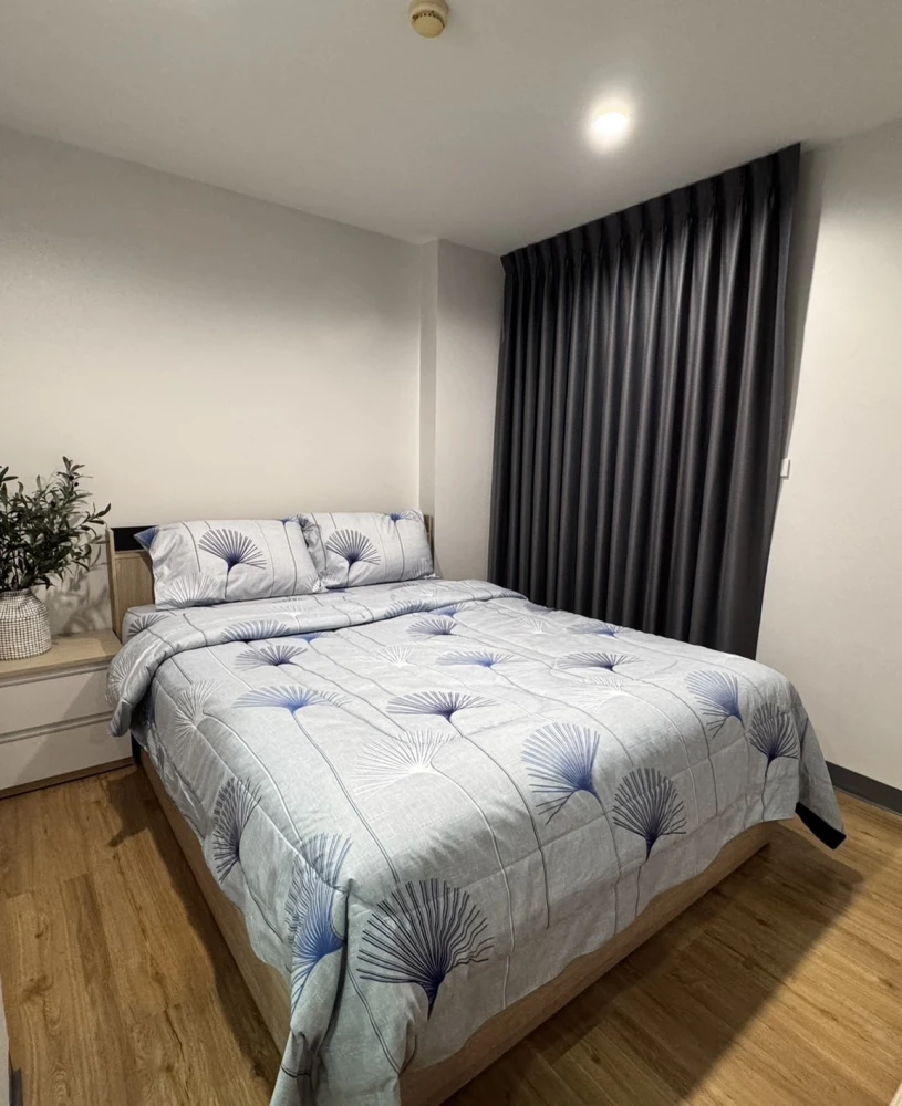 For rent: The Paint Ngamwongwan 22, Blue Building, 6th floor, fully furnished, ready to move in immediately.
