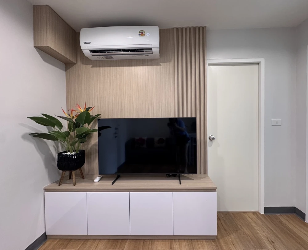 For rent: The Paint Ngamwongwan 22, Blue Building, 6th floor, fully furnished, ready to move in immediately.