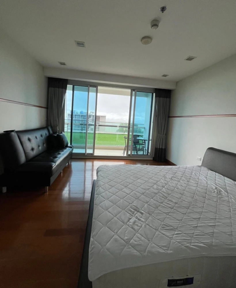 For rent: The Palm Wongamat Beach Pattaya, 9th floor. Nice, fully furnished unit. Book now!