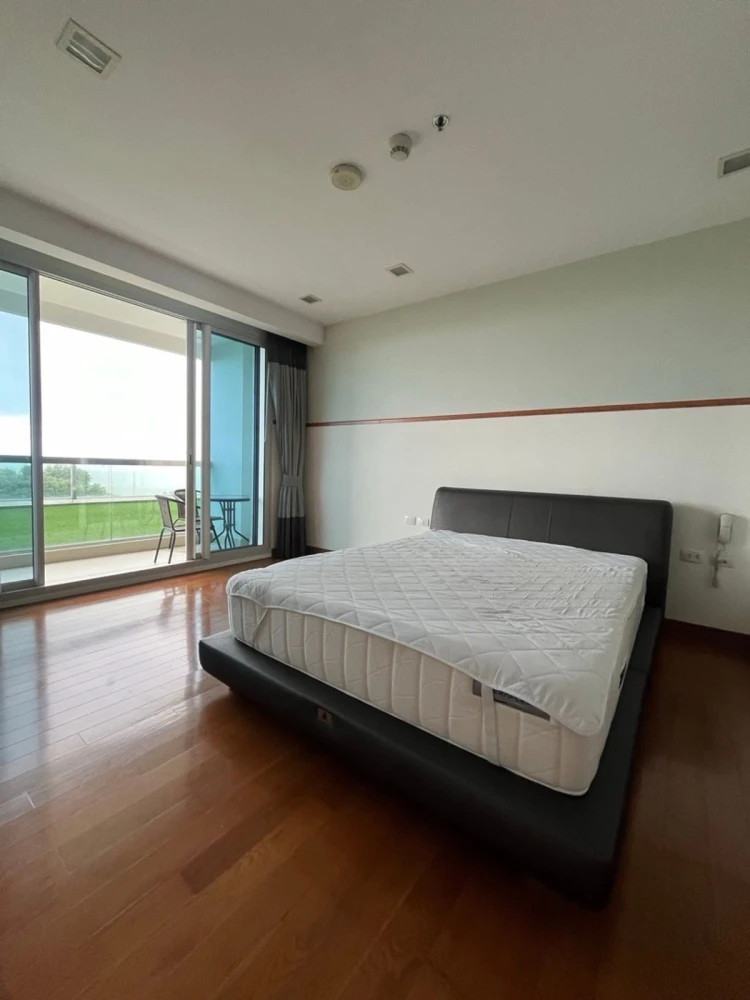 For rent: The Palm Wongamat Beach Pattaya, 9th floor. Nice, fully furnished unit. Book now!