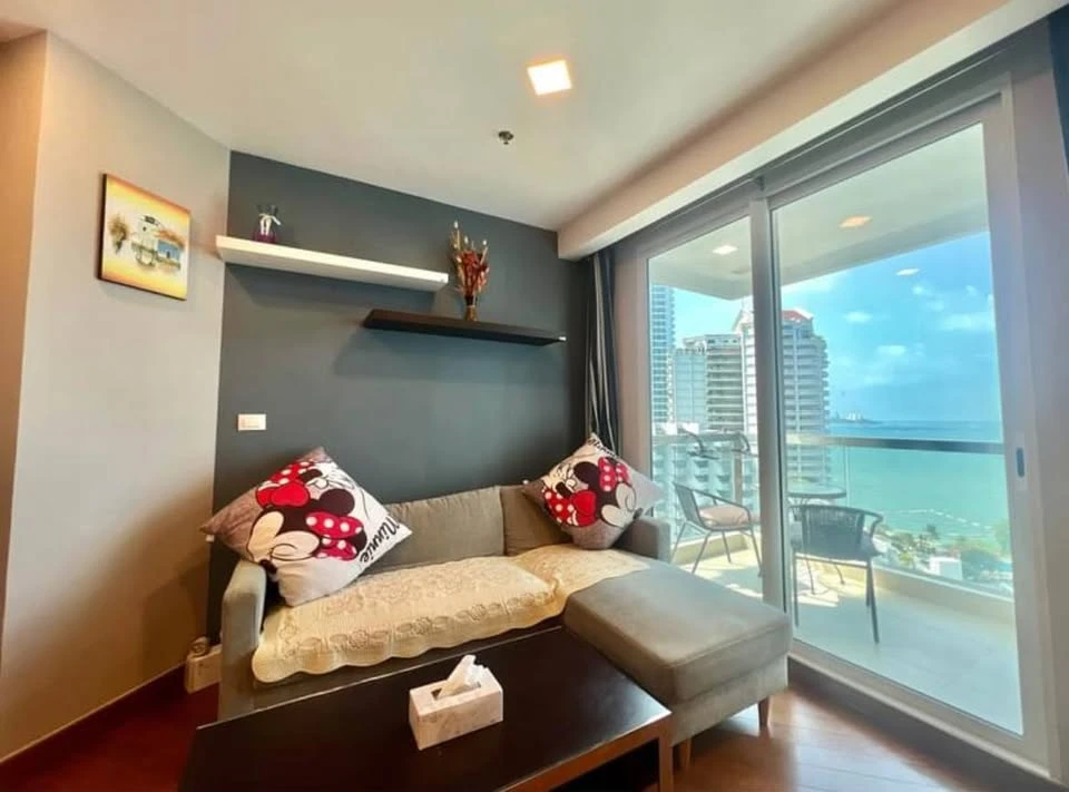 For rent: The Palm Wongamat Beach Pattaya, a nice room with complete furniture, good location, beautiful view, reserve now.