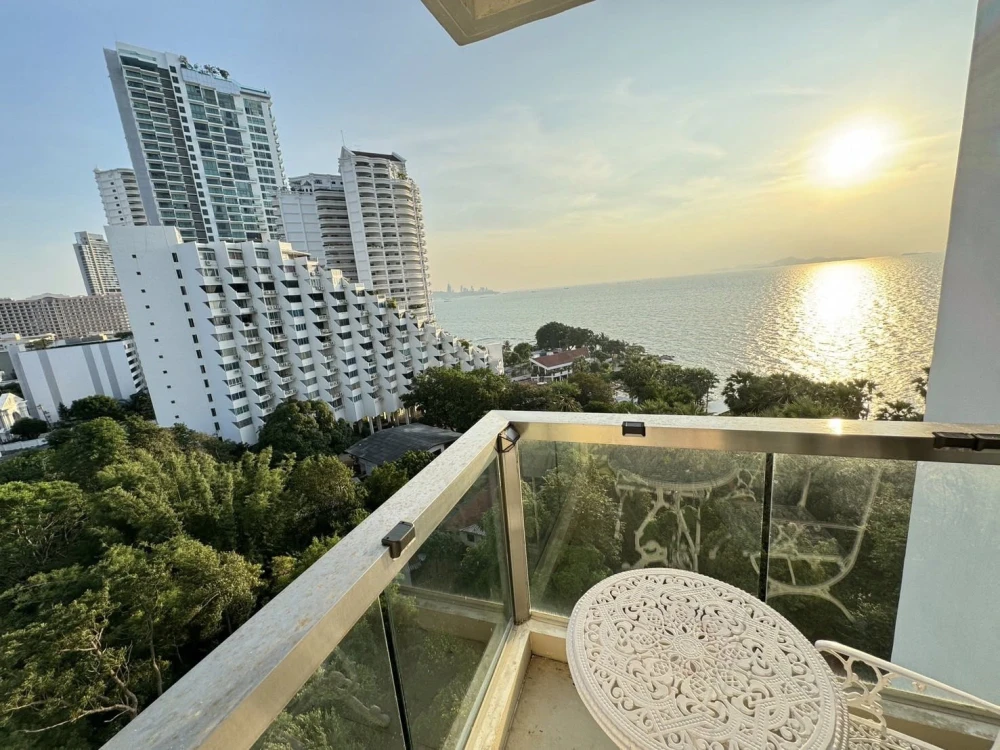 For rent: The Palm Wongamat, high floor room, ready to move in, next to the beach. Good like this, hurry and reserve it+++