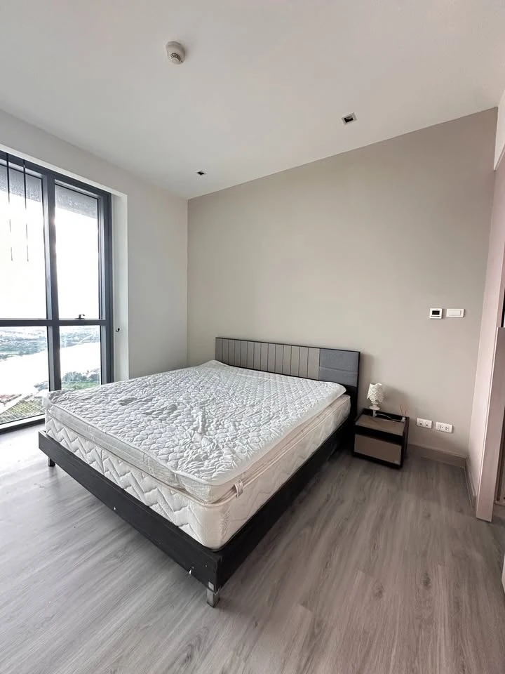 For rent: The Pano, spacious room, lots of usable space, decorated in a controlled tone, good location, comes with complete furniture, don't miss it.