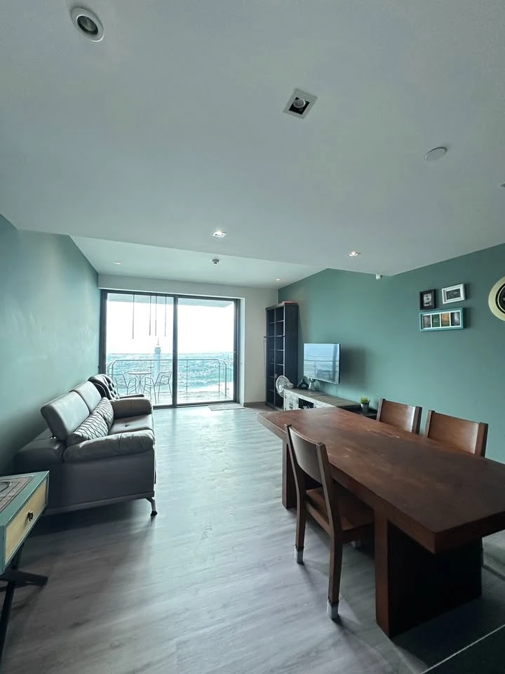 For rent: The Pano, spacious room, lots of usable space, decorated in a controlled tone, good location, comes with complete furniture, don't miss it.
