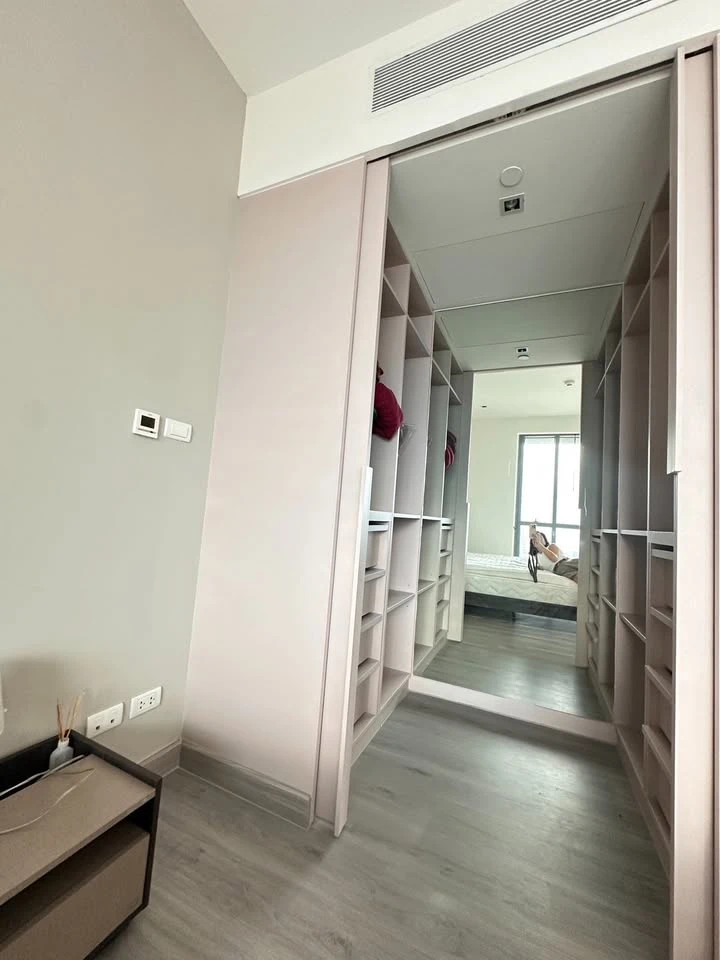 For rent: The Pano, spacious room, lots of usable space, decorated in a controlled tone, good location, comes with complete furniture, don't miss it.