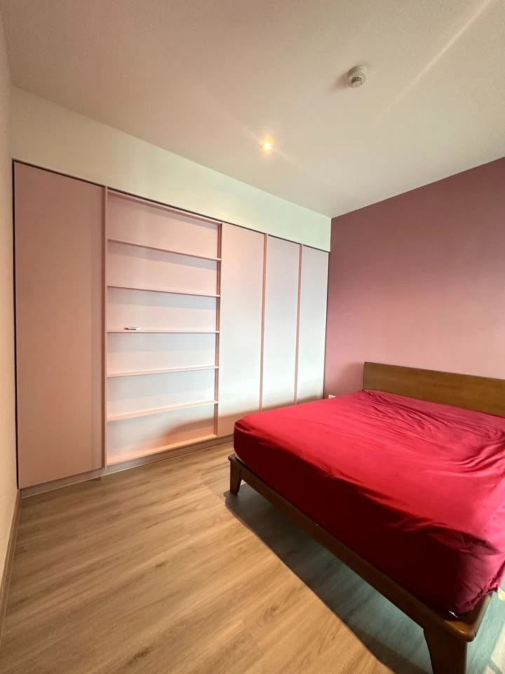 For rent: The Pano, spacious room, lots of usable space, decorated in a controlled tone, good location, comes with complete furniture, don't miss it.