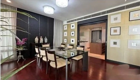 For rent: The Park Chidlom, very large unit with 3 bedrooms and 4 bathrooms. Home-like atmosphere. Move-in ready.