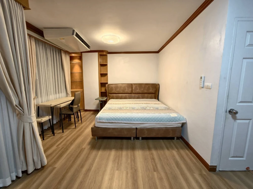 For rent: The Parkland Bangna, spacious room, lots of usable space, decorated in a controlled tone, comes with complete furniture, don't miss it.