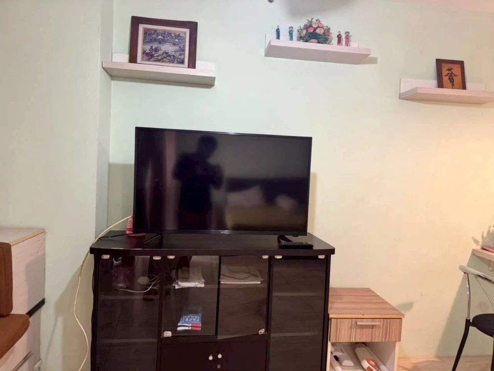 For rent: The Parkland Bangna, 3rd floor unit with high-quality built-in furniture and complete amenities. Don't miss out!