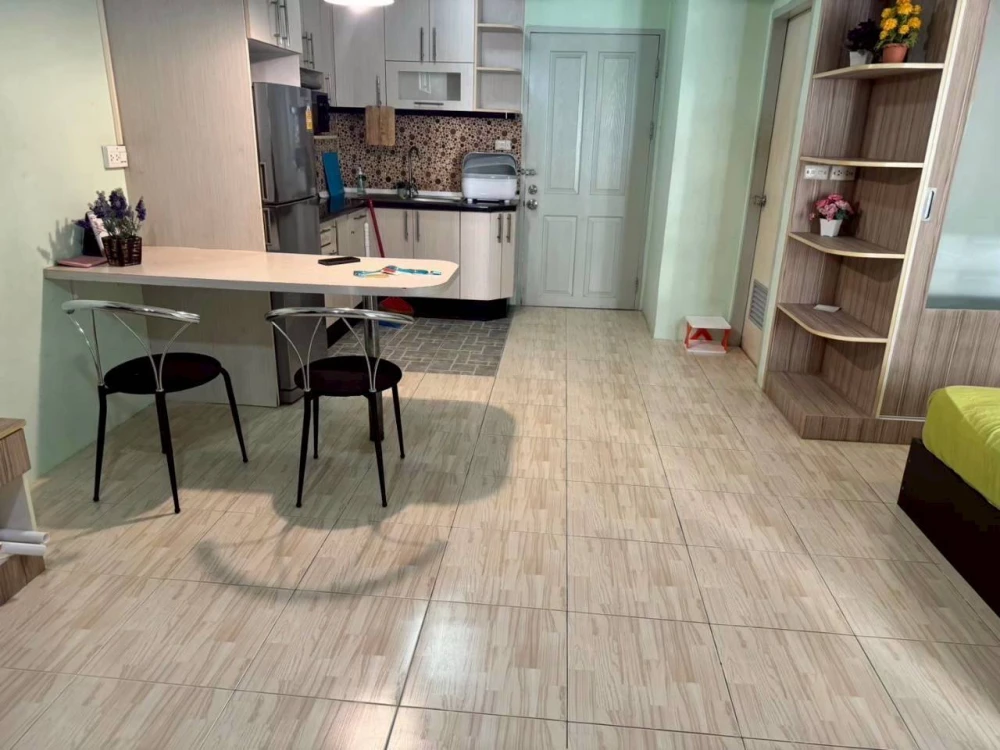 For rent: The Parkland Bangna, 3rd floor unit with high-quality built-in furniture and complete amenities. Don't miss out!