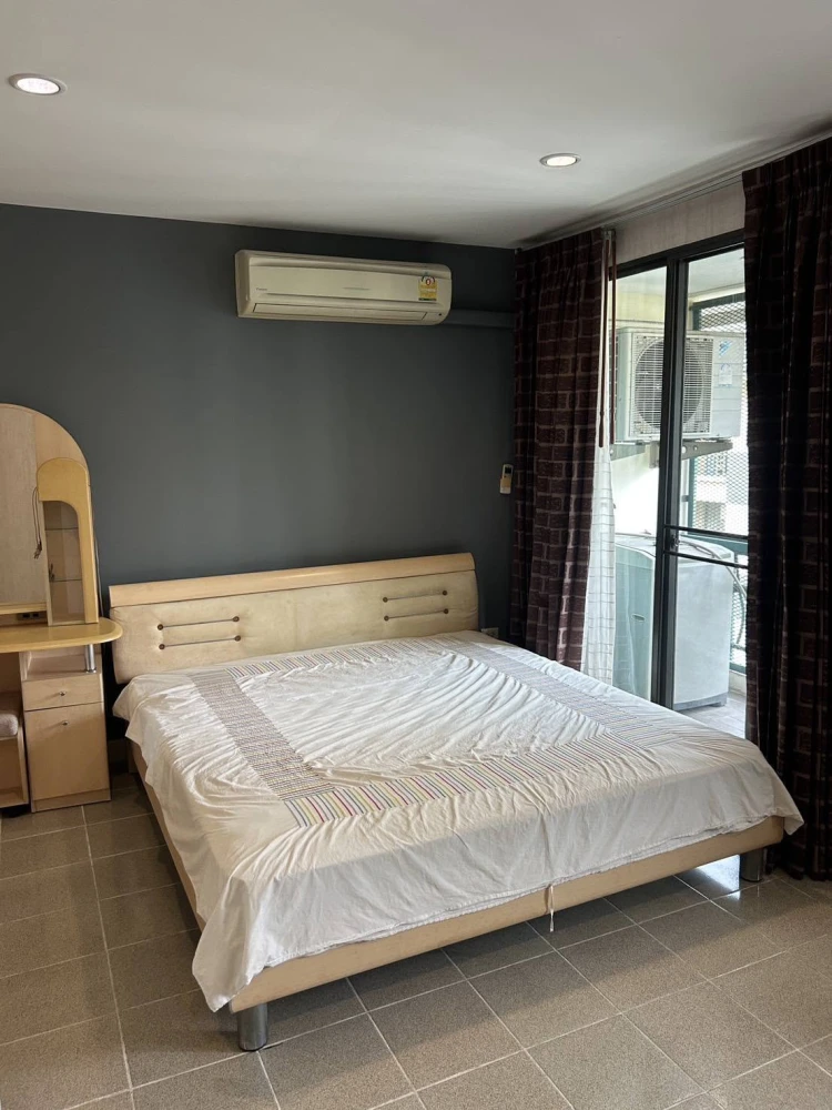 For rent: The Parkland Bangna, 8th floor unit. Fully furnished with amenities and an unobstructed view. Book now!