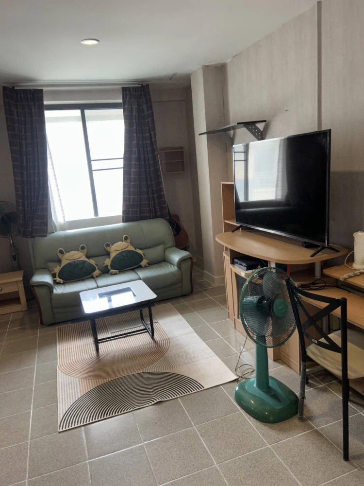 For rent: The Parkland Bangna, 8th floor unit. Fully furnished with amenities and an unobstructed view. Book now!