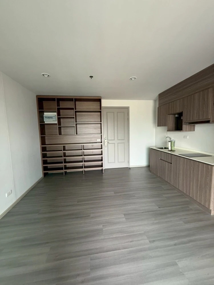 For rent: The Parkland Charan–Pinklao, 15th floor, corner room, airy, spacious, comfortable. Reserve now, don't miss out!