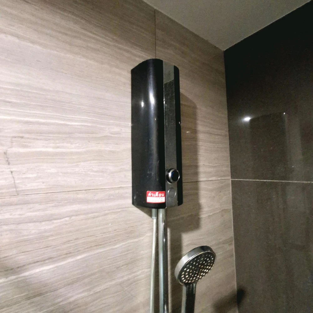 For rent: The Parkland Charan–Pinklao, 7th floor, fully furnished unit. Book now! (Urgent!)