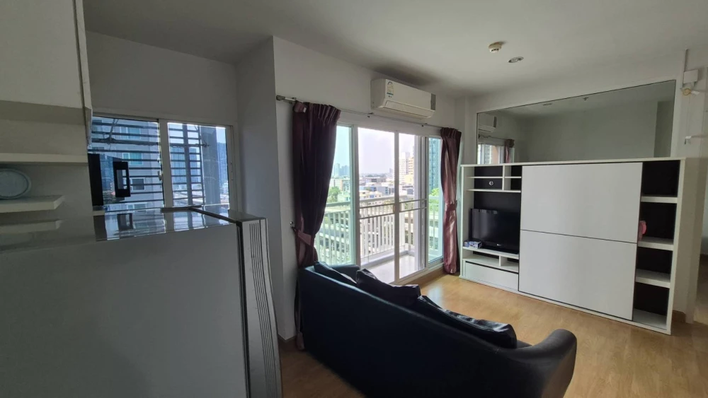 For rent: The Parkland Grand Taksin, high floor, ready to move in, appliances included + fully furnished, reserve now!