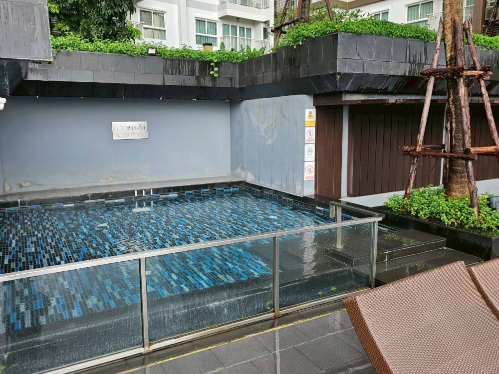 For rent: The Parkland Grand Taksin, high floor, ready to move in, appliances included + fully furnished, reserve now!