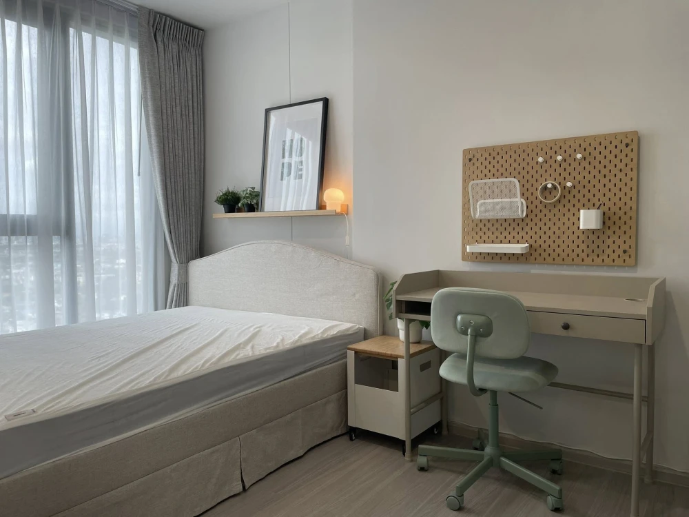 For rent: The Parkland Phetkasem 56, 31st floor unit, fully furnished with appliances. Book now!