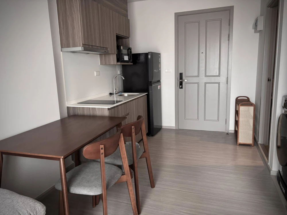 For rent: The Parkland Phetkasem 56, a lovely room with complete furniture and appliances. Just bring your bags and move in!