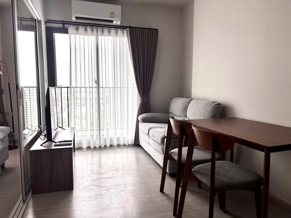 For rent: The Parkland Phetkasem 56, a lovely room with complete furniture and appliances. Just bring your bags and move in!
