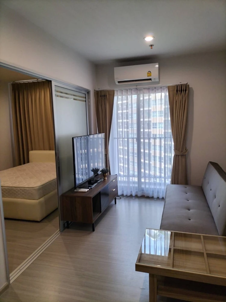 For rent: The Parkland Phetkasem 56. Nice room with beautiful, unblocked city views. Great location. Book now!
