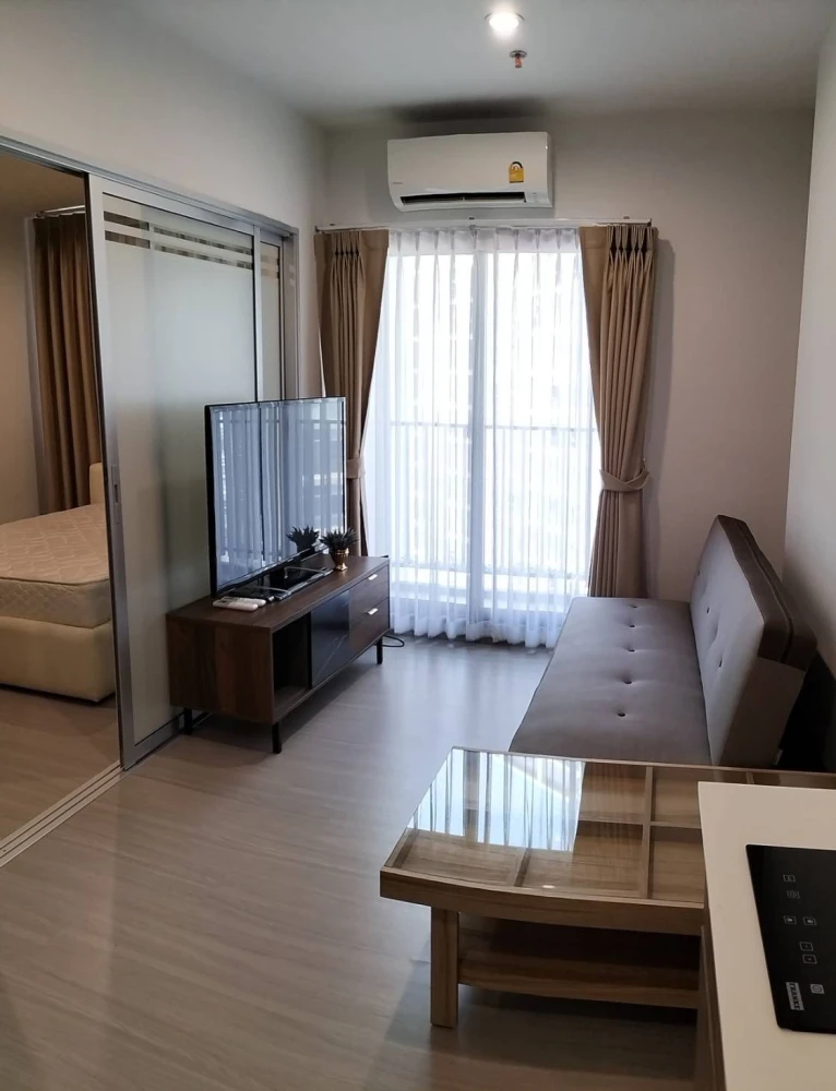 For rent: The Parkland Phetkasem 56. Nice room with beautiful, unblocked city views. Great location. Book now!