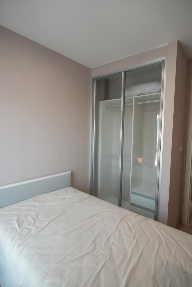 For rent: The Parkland Phetkasem-Thapra, high floor unit, spacious and ready to move in, good ventilation. Book now!