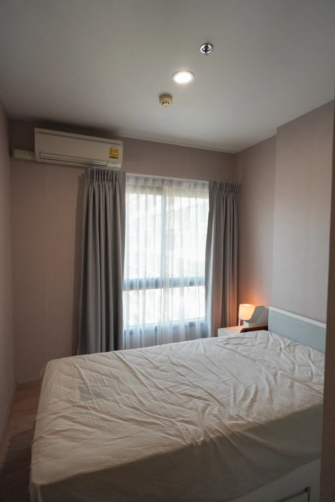 For rent: The Parkland Phetkasem-Thapra, high floor unit, spacious and ready to move in, good ventilation. Book now!