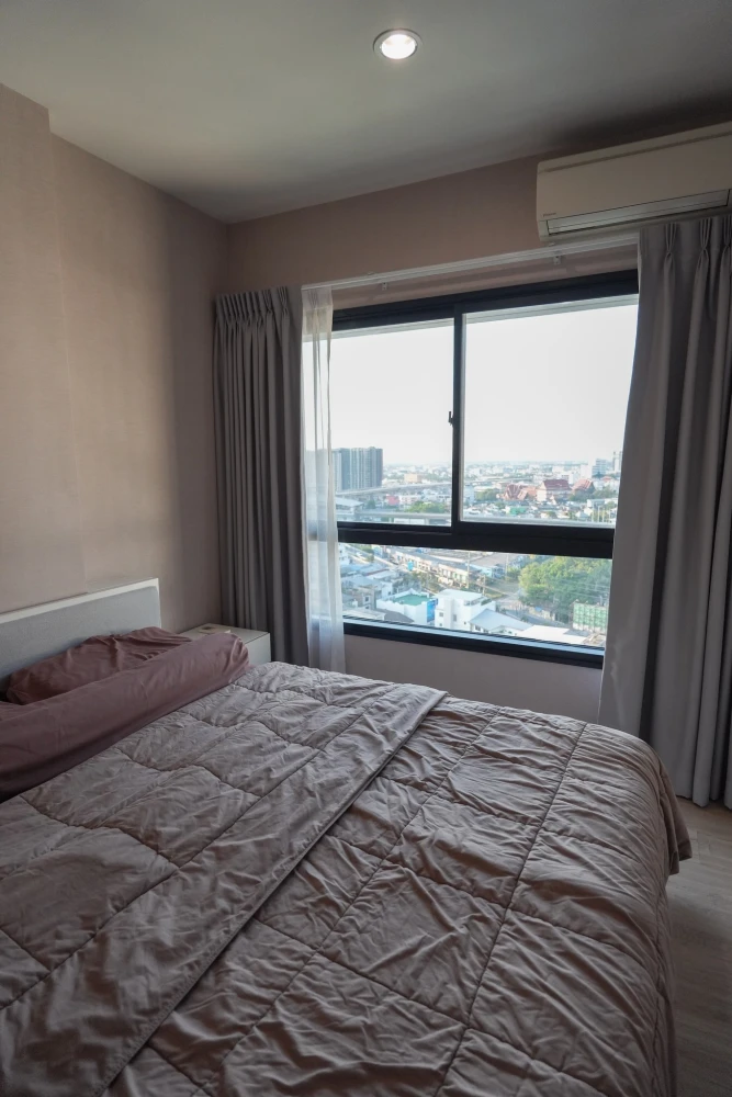 For rent: The Parkland Phetkasem-Thapra, high floor unit, spacious and ready to move in, good ventilation. Book now!