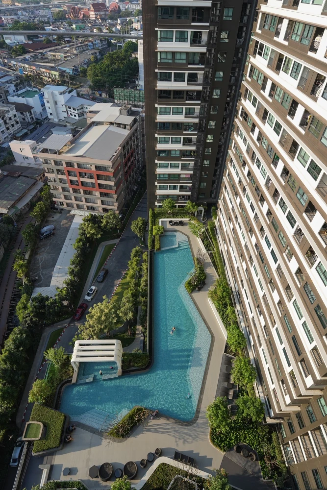 For rent: The Parkland Phetkasem-Thapra, high floor unit, spacious and ready to move in, good ventilation. Book now!
