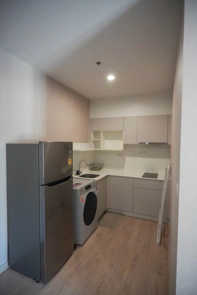 For rent: The Parkland Phetkasem-Thapra, high floor unit, spacious and ready to move in, good ventilation. Book now!