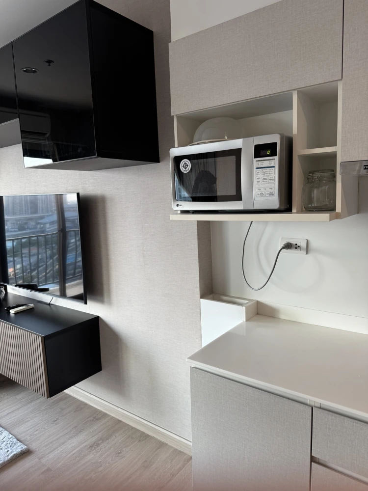 For rent: The Parkland Phetkasem Thapra, high floor unit, fully furnished, good ventilation. Book now!