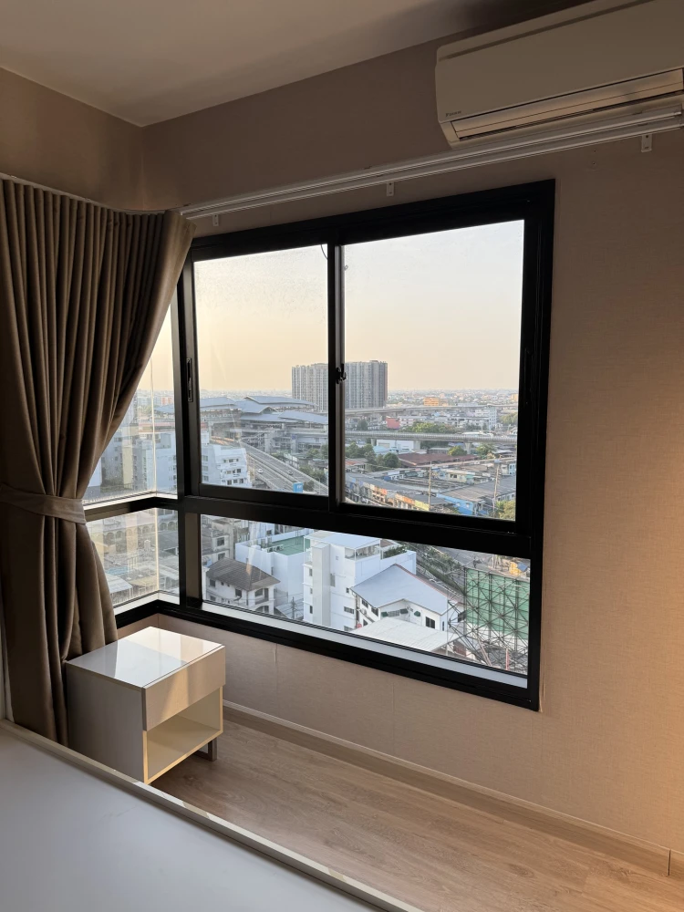 For rent: The Parkland Phetkasem Thapra, high floor unit, fully furnished, good ventilation. Book now!