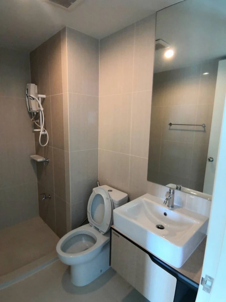 For rent: The Parkland Phetkasem, 10th floor, pool view, fully furnished. Book now!