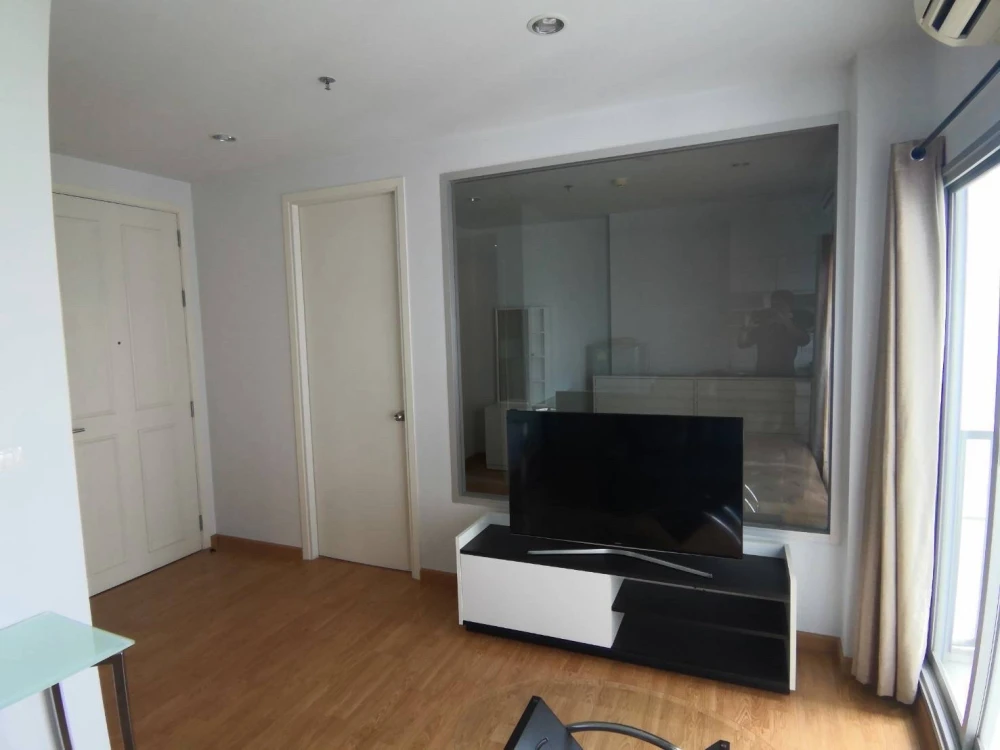 For rent: The Parkland Phetkasem, 10th floor, pool view, fully furnished. Book now!