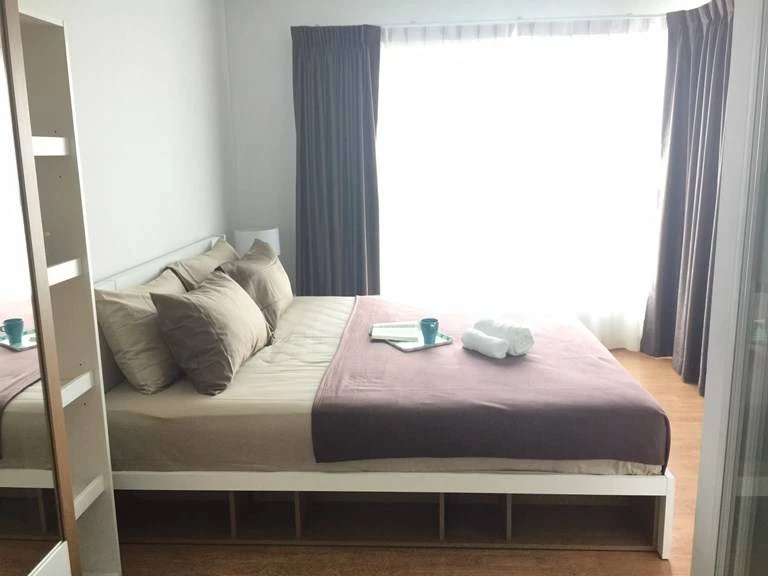 Spacious and comfortable rooms for rent at The Parkland Phetkasem. Fully furnished, just bring your belongings and move in! Book now before it's too l