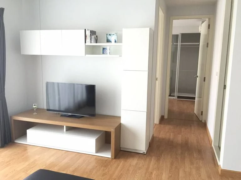 Spacious and comfortable rooms for rent at The Parkland Phetkasem. Fully furnished, just bring your belongings and move in! Book now before it's too l