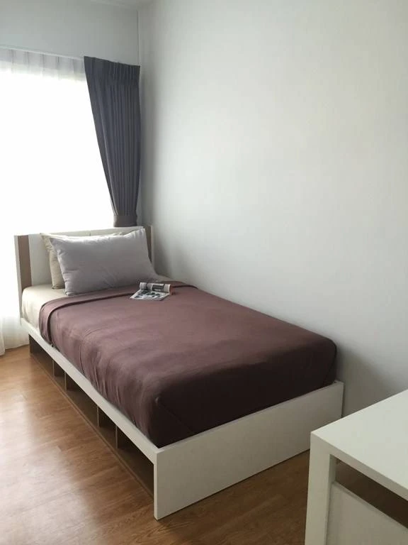 Spacious and comfortable rooms for rent at The Parkland Phetkasem. Fully furnished, just bring your belongings and move in! Book now before it's too l