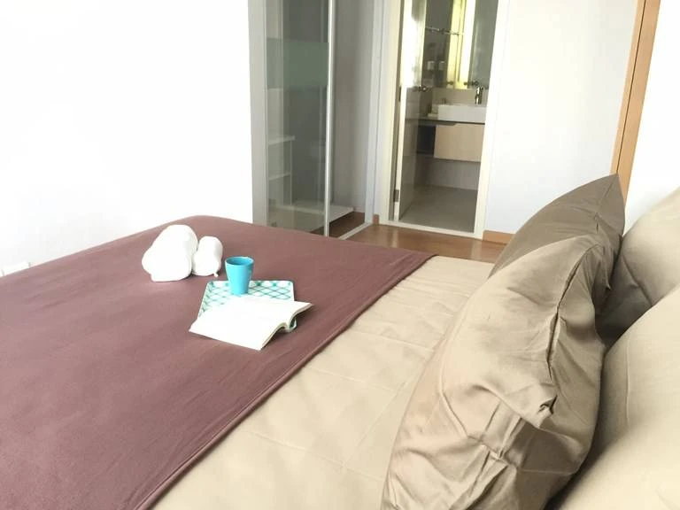 Spacious and comfortable rooms for rent at The Parkland Phetkasem. Fully furnished, just bring your belongings and move in! Book now before it's too l